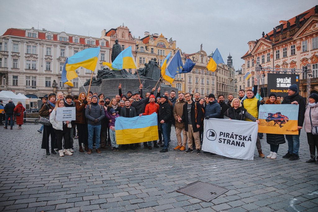 Plzeňští Piráti na demonstraci Společně za Ukrajinu: Hlas solidarity bez hranic